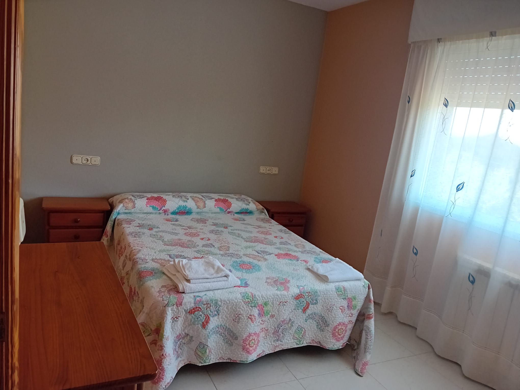 Dormitorio principal de otro apartamento grande