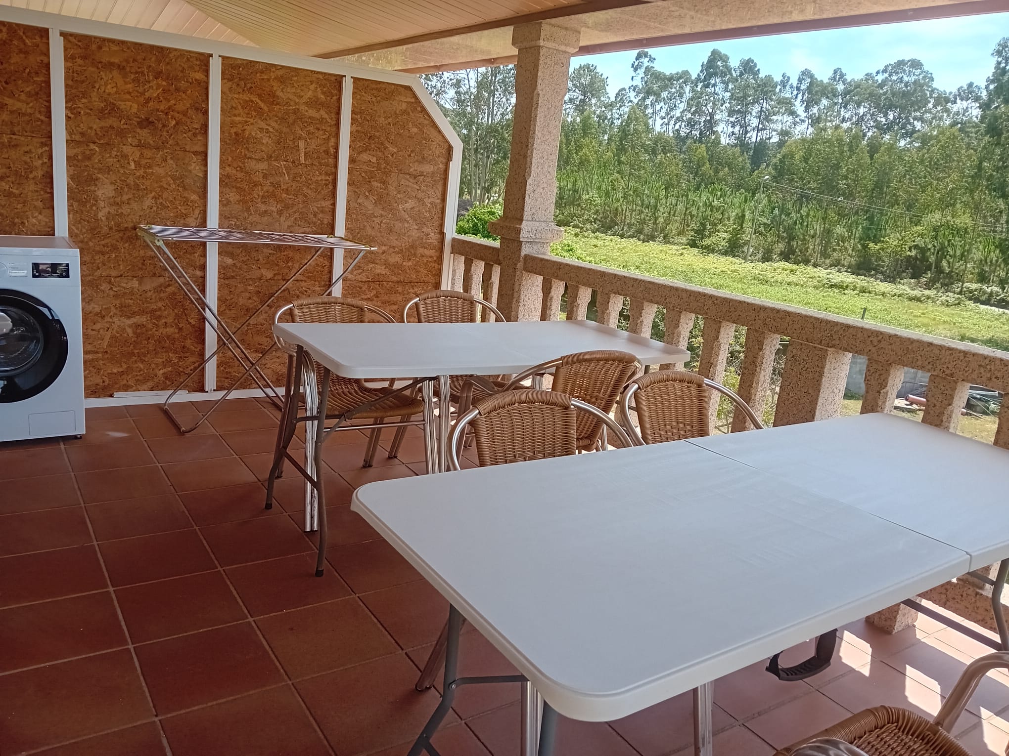 Terraza comunitaria con lavadora